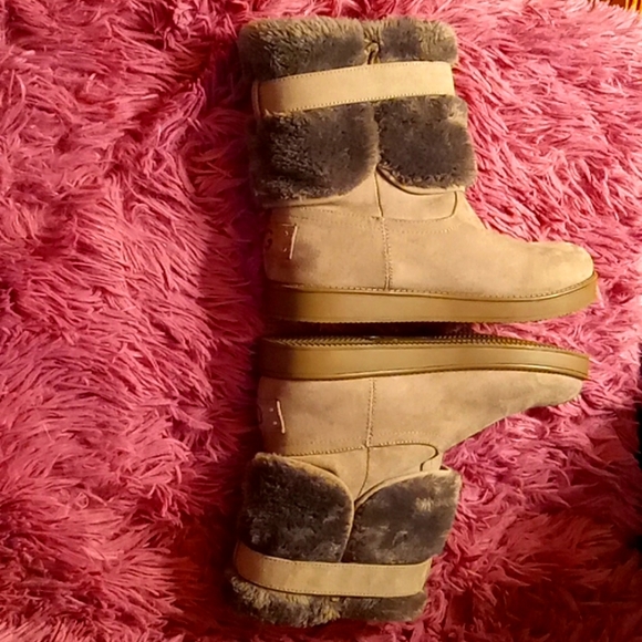 G by GBG guess grey suede boots with grey faux fur - Picture 7 of 10